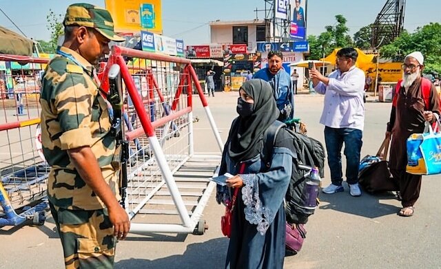 Afghan trucks Attari border