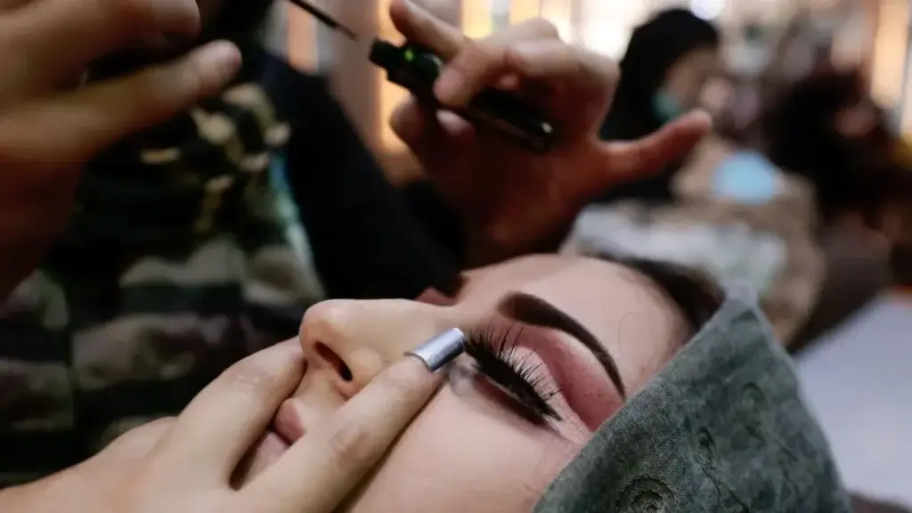 Taliban Beauty Salon Ban Kabu