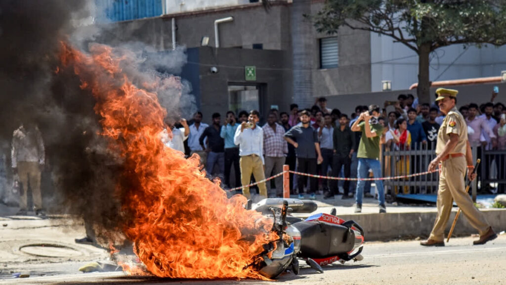 Noida workers clash with police