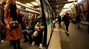 Paris Women Stabbed