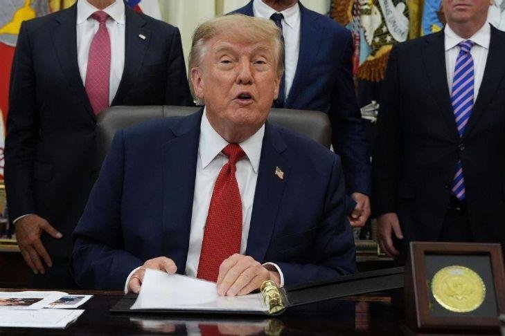 Trump Bans CNN